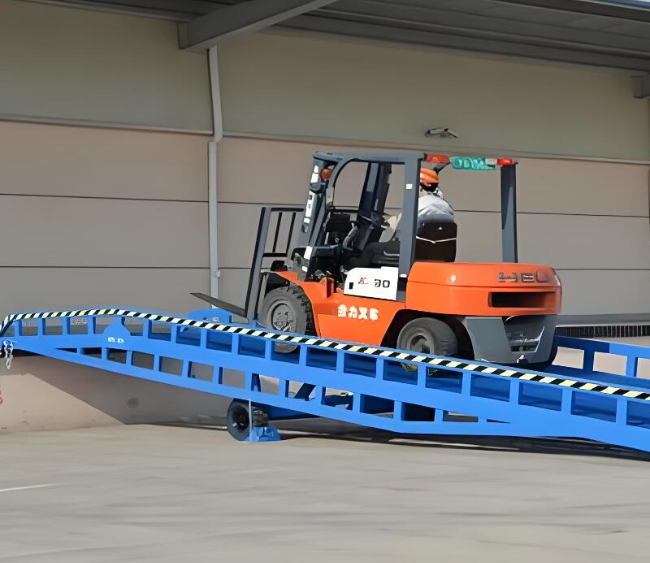 同江移动式卸货平台（叉车用）